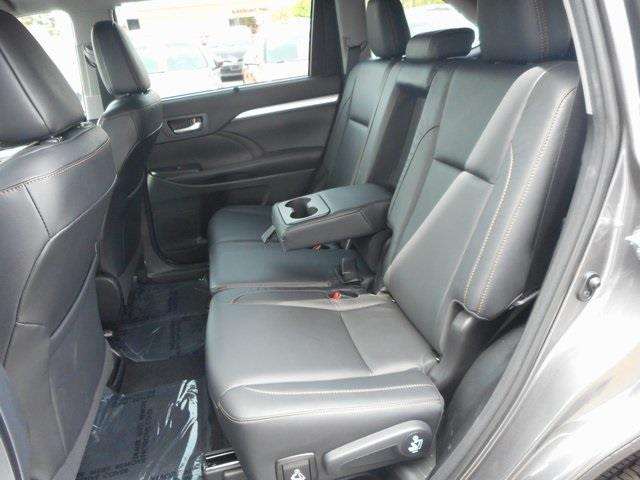 2017 Toyota Highlander AWD XLE 4dr SUV